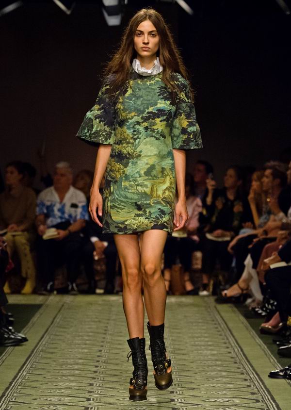 新年穿新色，草木绿单品正当红