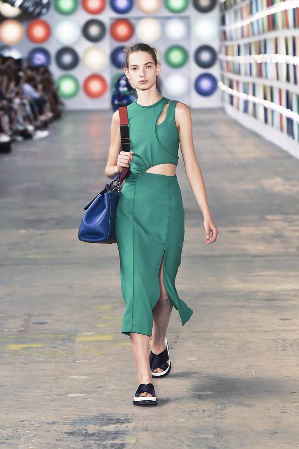 新年穿新色，草木绿单品正当红