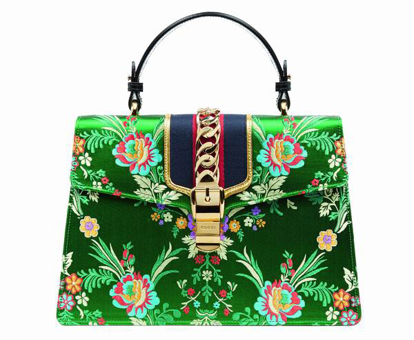 新年穿新色，草木绿单品正当红