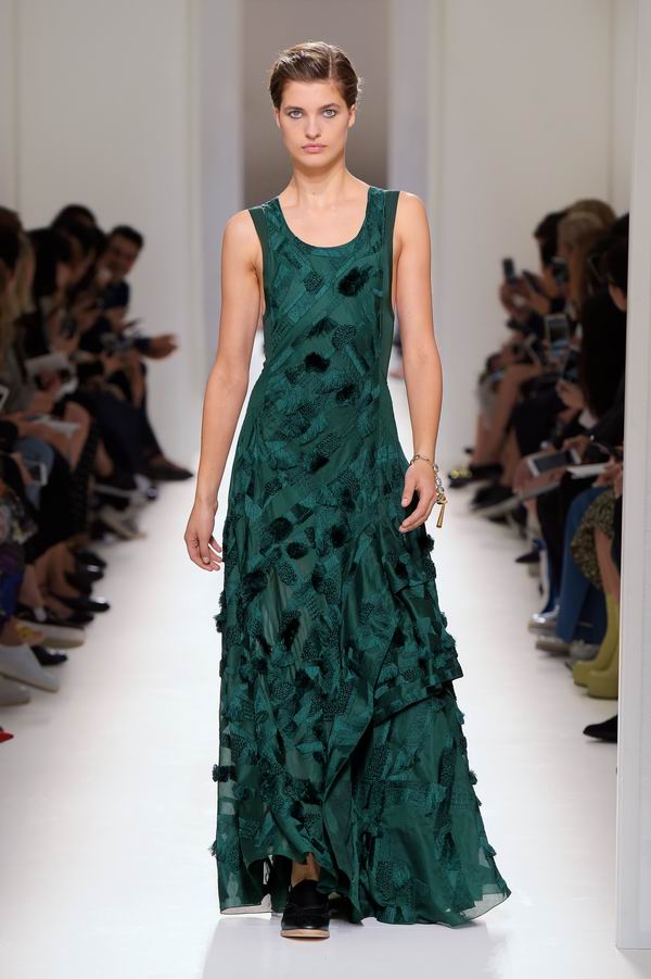 新年穿新色，草木绿单品正当红