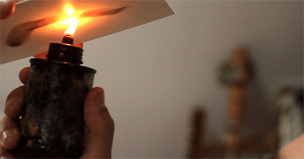 趣看｜用火焰烹制艺术，带着烟熏味的绘画作品