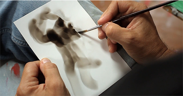 趣看｜用火焰烹制艺术，带着烟熏味的绘画作品