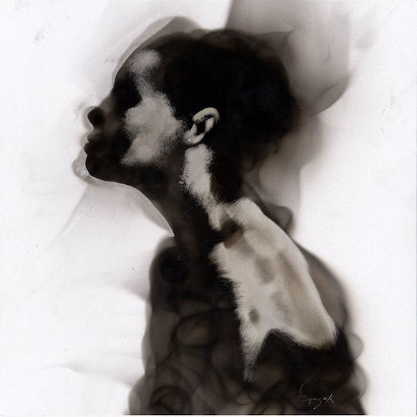 趣看｜用火焰烹制艺术，带着烟熏味的绘画作品