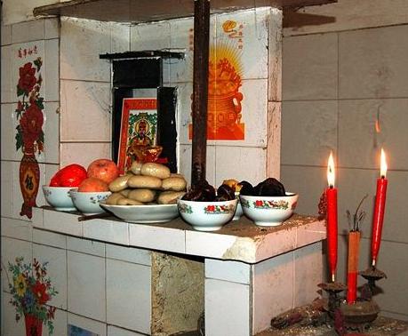 作家笔下记录的年俗：祭祖、庙会、送灯、烧灯......