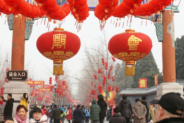 作家笔下记录的年俗：祭祖、庙会、送灯、烧灯......