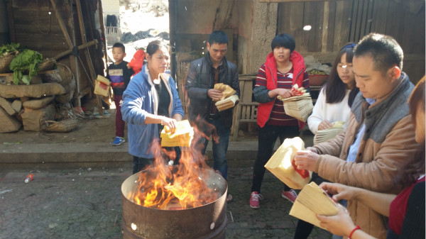 春节祭祖：泉州、伊犁、梅州、烟台的祭祖仪式