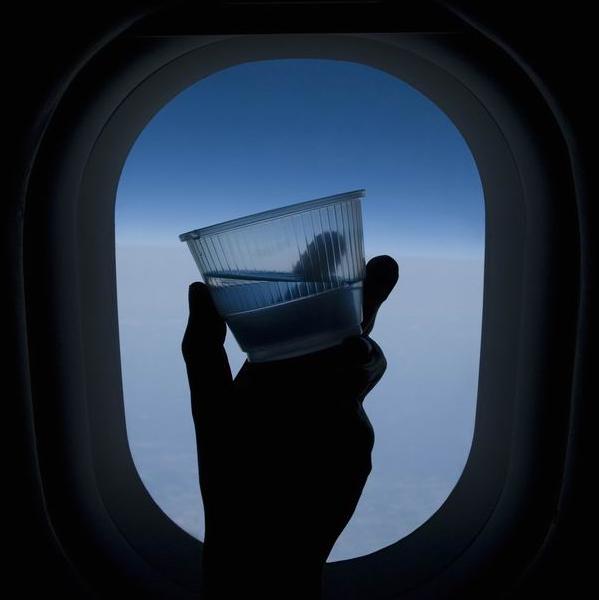 春运久坐要防血栓，乘车途中多走动多喝水