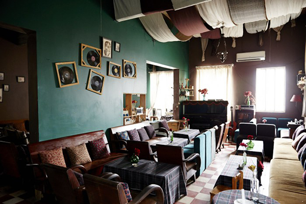 走进胡志明放克咖啡馆