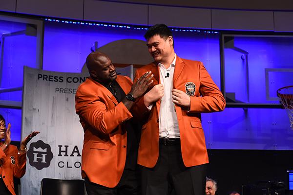 范甘迪自述眼中的姚明：非常独特的领袖，执教他万分荣耀