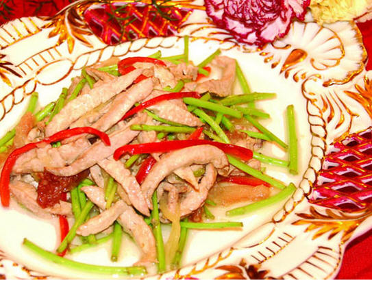 从草根菜系到大雅之堂：本帮菜在上海滩的身世沉浮