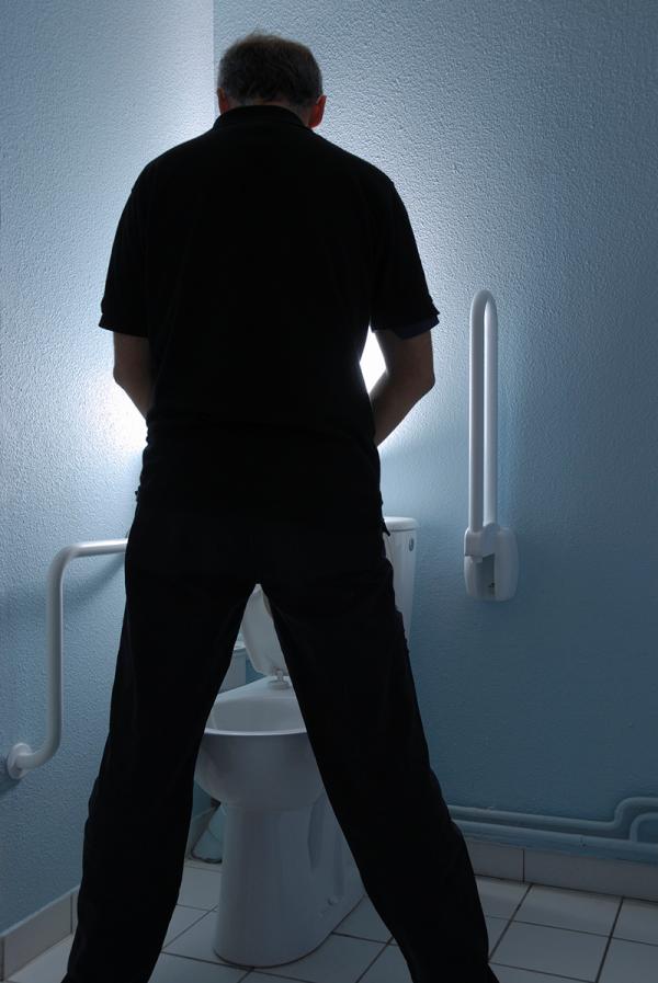 冬夜尿频或因尿酸高，别以为不痛不痒就没问题