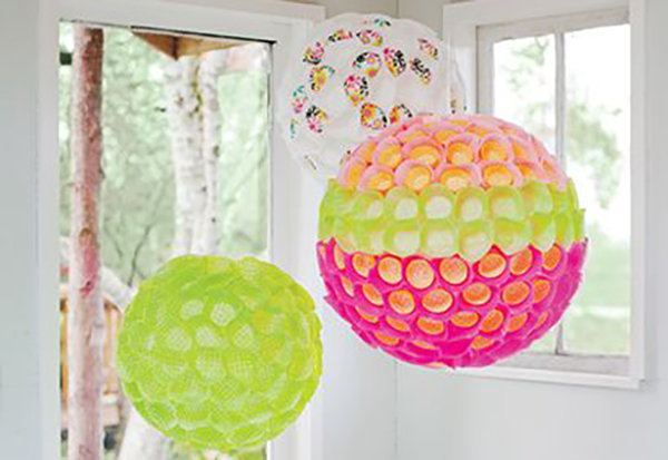 幼儿园的元宵灯作业，一个白灯笼就能搞定，又妙又简单