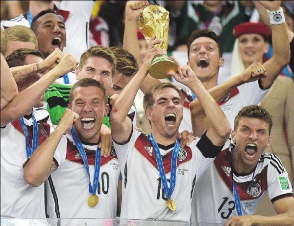 拉姆宣布今夏退役，这位拜仁忠臣不想当马尔蒂尼