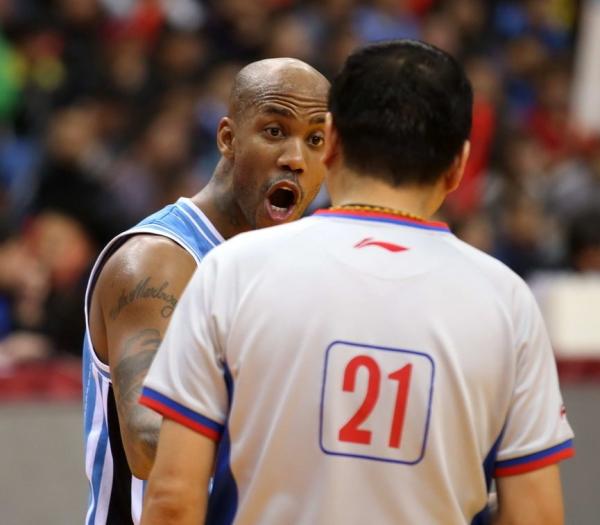 马布里撞上篮协“严刑峻法”枪口，有人说他早该被停赛