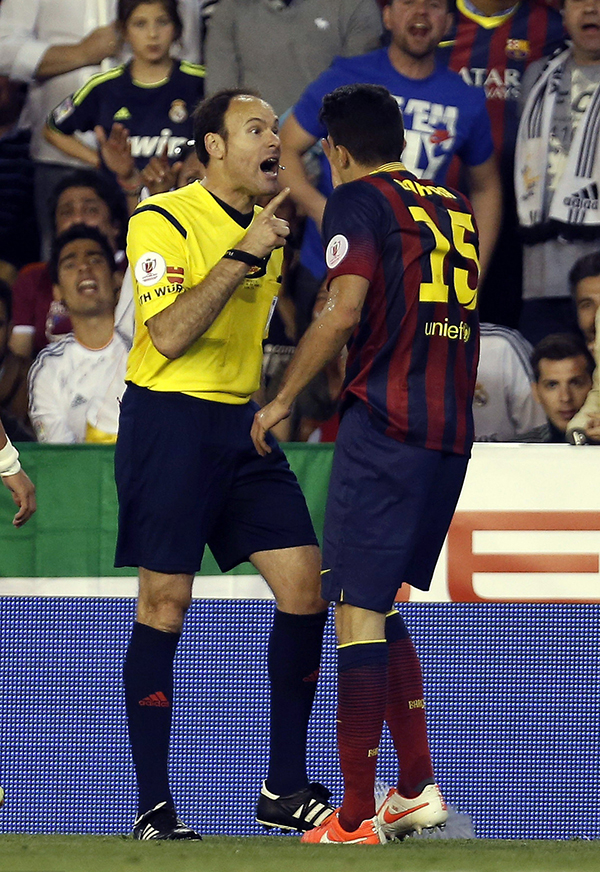 西甲裁判才是足坛大笑话，西班牙足协的裁判管理都难比中超