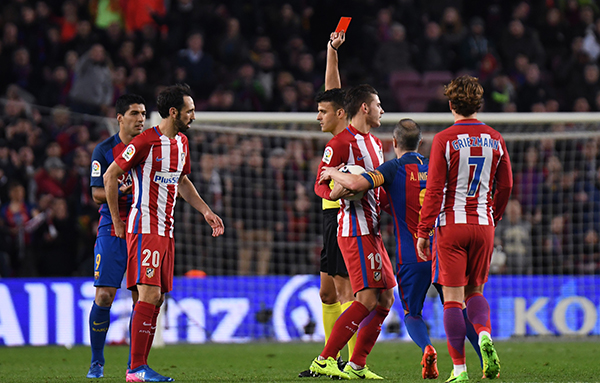 西甲裁判才是足坛大笑话，西班牙足协的裁判管理都难比中超