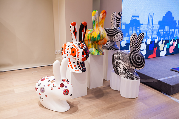 元宵节怎么过？逛迪士尼时顺道去看“艺术范”兔儿灯