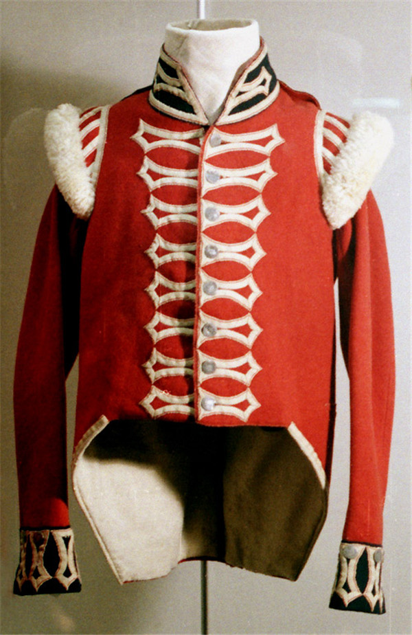 “细细的红线”：英军红色军服的历史