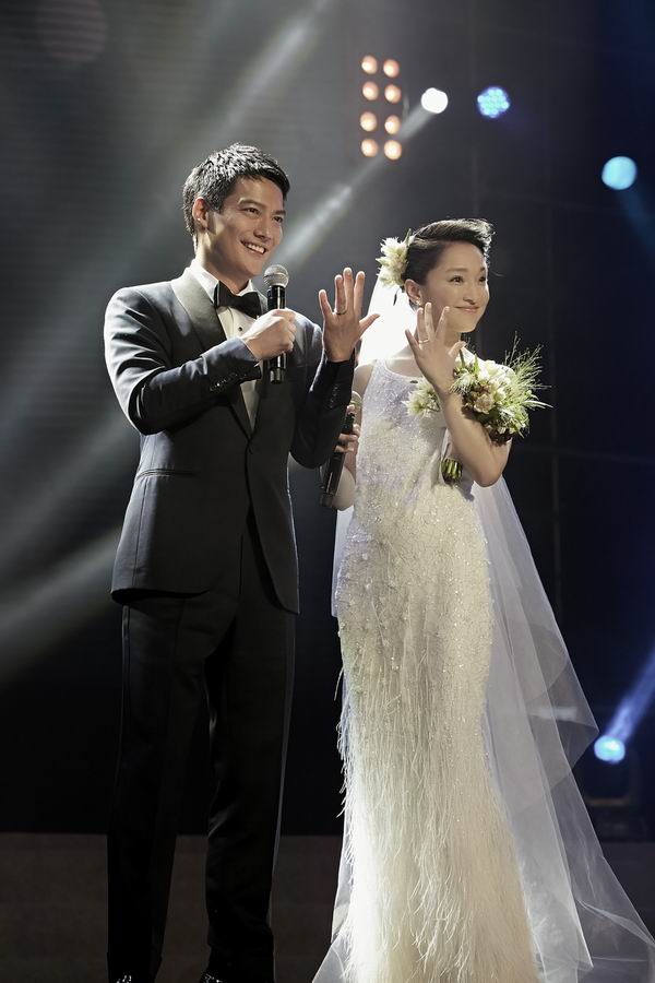 用明星同款对戒，许诺这个“一起爱一世”的情人节