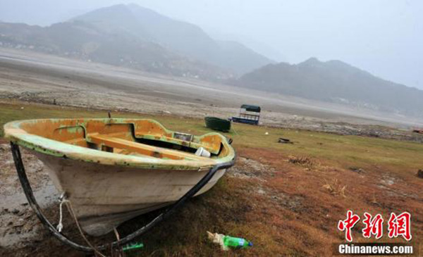 读图｜波黑大规模排水发电，导致巨型人工湖完全消失