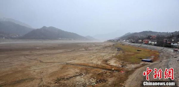 读图｜波黑大规模排水发电，导致巨型人工湖完全消失