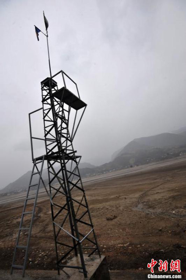 读图｜波黑大规模排水发电，导致巨型人工湖完全消失