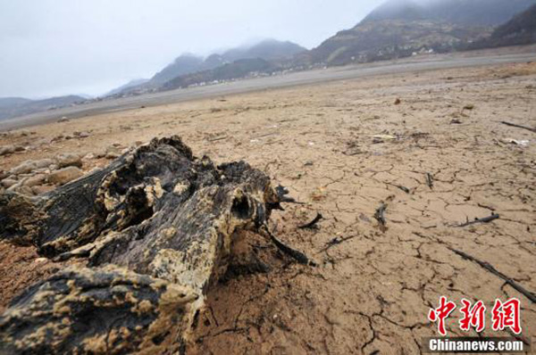 读图｜波黑大规模排水发电，导致巨型人工湖完全消失
