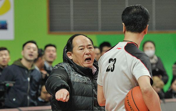 篮协：对CBA执法拙劣心急如焚，裁判职业化还要8到12年