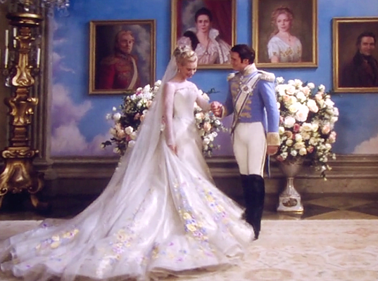 童话里害人的总是继母，这大概是个心理学问题