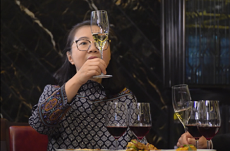 这两个外国人捣鼓了一套山寨“舌尖”，看上去竟然还不错