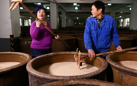 这两个外国人捣鼓了一套山寨“舌尖”，看上去竟然还不错