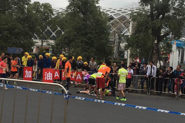 中国马拉松安全隐患正在加剧，受访跑友心脏骤停丧失三天记忆
