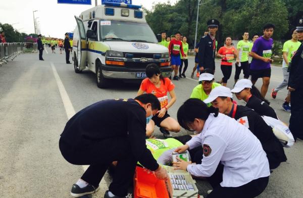 中国马拉松安全隐患正在加剧，受访跑友心脏骤停丧失三天记忆
