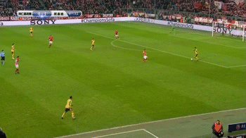 1比5惨负拜仁！阿森纳还是逃不了“欧冠16郎”的命