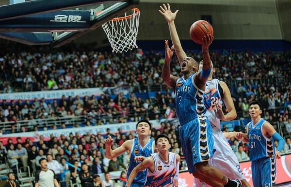 大腿肌肉只有10厘米连着，这样的马布里值得CBA挽留