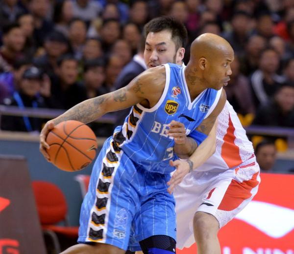 大腿肌肉只有10厘米连着，这样的马布里值得CBA挽留