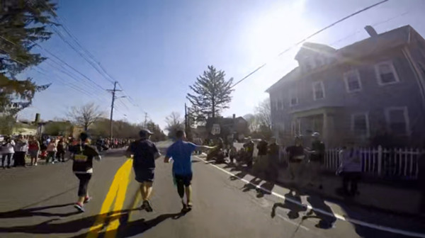 波士顿马拉松爆炸案纪录片：真实的人生比好莱坞大片更打动人