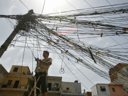 印度缺电梦魇：农村2.2亿人无电可用，非法盗电泛滥