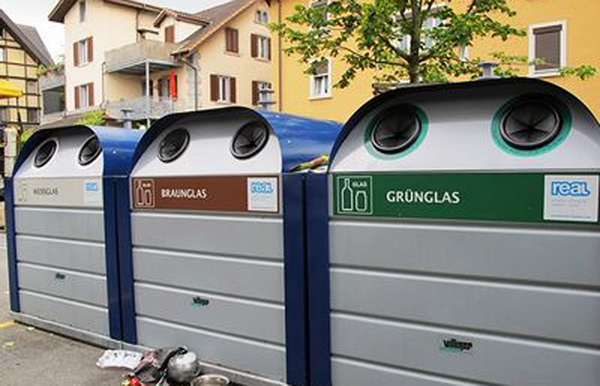 出境旅行，怎样扔垃圾才不会被喷？