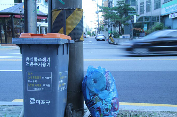 出境旅行，怎样扔垃圾才不会被喷？