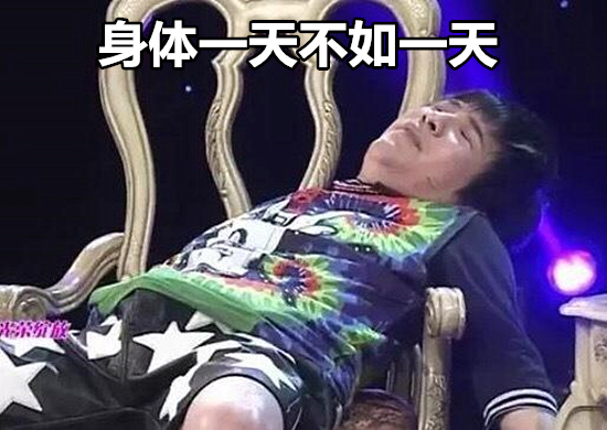 澎湃联播|你坐在影院看电影，放电影人在探头里看你