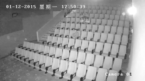 电影院早就装监控探头了，但大部分看不清观众席