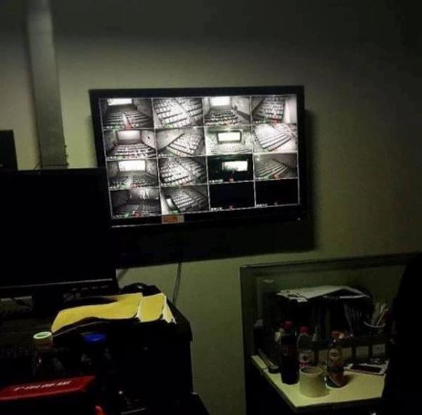 电影院早就装监控探头了，但大部分看不清观众席