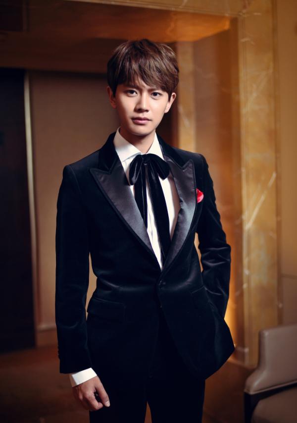 专访丨任嘉伦：吃醋谁不会，青岛人吃海鲜都放醋