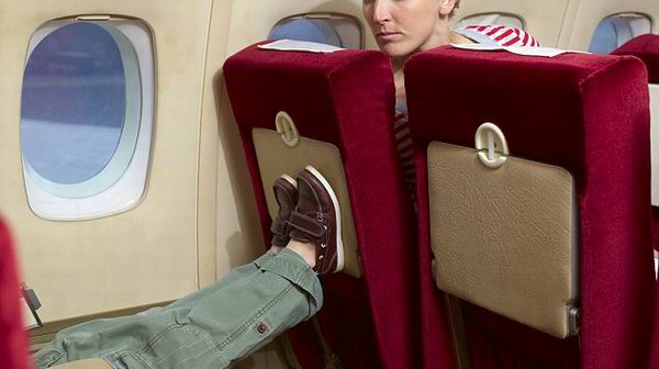 对旅客来说，是挖错飞机更惨还是机上遇到熊孩子更惨