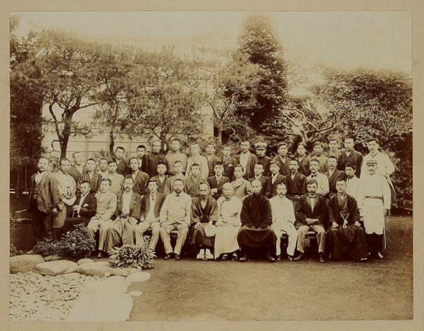 梁启超的穿越剧：汉朝军士穿西装，匈奴使节讲英文