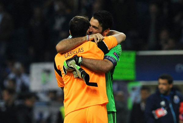 两个奔四男人的深情拥抱，卡西和布冯还有多少时间“重逢”