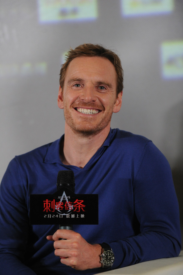 “一美”和女友都掉水里，“法鲨”会先救谁