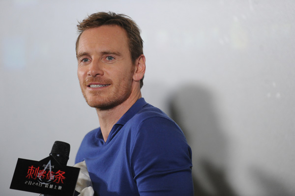 “一美”和女友都掉水里，“法鲨”会先救谁