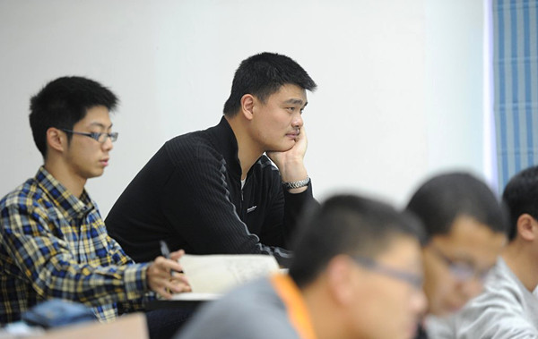 澎湃联播|姚明当主席，从此陪领导打球再也不用放水